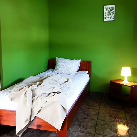 Pod Kasztanami Bed & Breakfast *