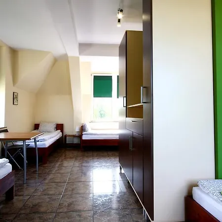 فندق مبيت وإفطار Pod Kasztanami 3*